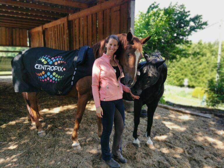 Rachel nutzt gerne die Centropix Kloud für ihr Pferd und hat damit tolle Erfahrungen.